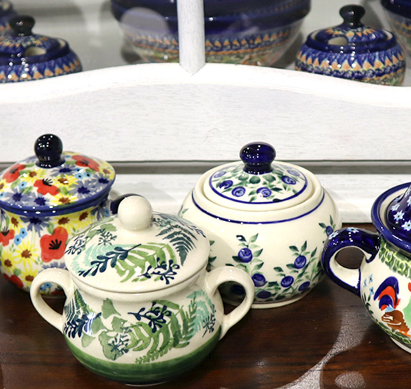 Ceramiczne naczynia, ręcznie malowane, ceramika artystyczna bolesławiec