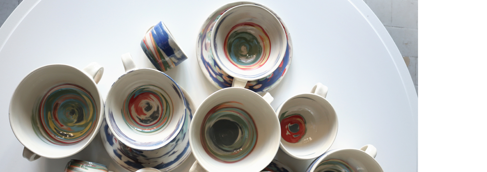 Ceramiczne naczynia, ręcznie malowane, ceramika artystyczna bolesławiec, manufaktura bolesławiec, Mateusz Grobelny