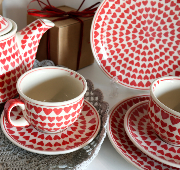 Ceramiczne naczynia, ręcznie malowane, ceramika artystyczna bolesławiec, manufaktura galia bolesławiec, dekoracja w serduszka love us