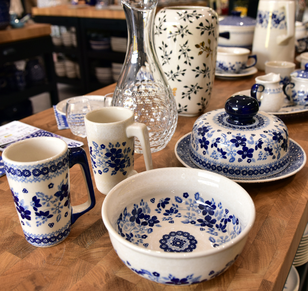 Ceramiczne naczynia, ręcznie malowane, ceramika artystyczna bolesławiec, manufaktura bolesławiec, dekoracja SB01 Blue Line Weddning